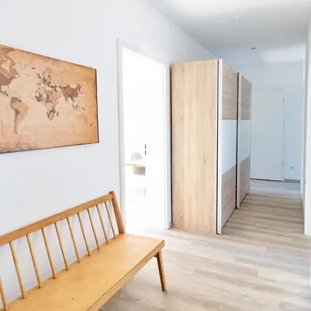 Lichtdurchflutete 8-raum-wohnung * Chemnitz