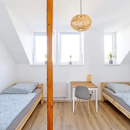 Lichtdurchflutete 8-raum-wohnung *