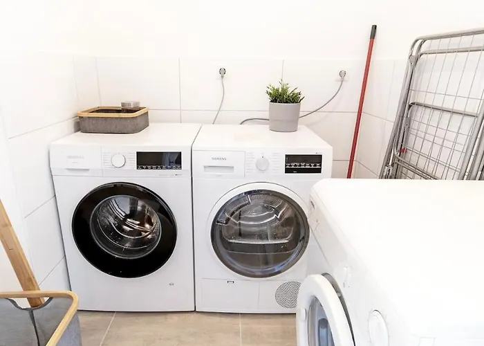 Lichtdurchflutete 8-raum-wohnung Apartment *